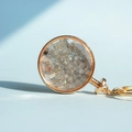 Portachiavi con pietre di labradorite in bottiglia dei desideri e cornice dorata - Pietra di Luna Grigia