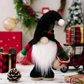 Gnomo de Navidad de felpa con gorro negro, cuerpo rojo y saco de regalo de yute - Gnomo nórdico anciano de pie