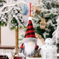 Gnomo di Natale in peluche a quadri rossi e neri appeso come decorazione festiva - Stile Maschile con Barba (Con Luce)