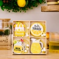 Set de adornos colgantes de madera de gnomos de limón de verano con tema de limonada fresca - Estilo Puesto de Limonada Y Letrero Redondo (Estilo A)