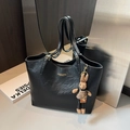 Bolso tote vintage negro de gran capacidad en piel con un lindo colgante de conejo - Con Colgante / Negro