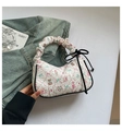 Sac à main blanc plissé avec imprimé ours rose et détails de nœuds noirs élégants - Noir
