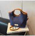 Borsa tote in denim con finiture in pelle marrone e ciondolo orso 3D in blu scuro - Marrone (Senza Ciondolo)