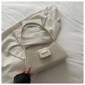 Borsa a spalla in ecopelle color crema con trama leopardata e fibbia in metallo dorato - Bianco