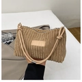 Handgehaltene khakifarbene Cord-Schultertasche mit vertikaler Streifentextur - Khaki