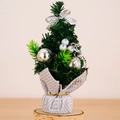 Mini tafelkerstboom met zilveren ornamenten en met stof beklede houten voetstuk - Nieuwe Mini Zilveren Boom - Houten Voet