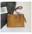 Bolso tote amarillo mostaza con estampados de osos y etiqueta de cuero de moda de lujo - Marrón