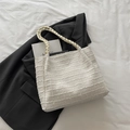 Minimalistische beige Shopper-Tasche aus Strukturstoff mit gewebten Griffen für Alltag - Ohne Anhänger / Weiß