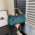 Luxurious dark green velvet clutch bag with diamond rhombus stitching and gold handle - Green