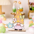 Gnome de Pâques en bois avec signe Welcome et petit arrosoir bleu clair - Chapeau Floral avec Style Arrosoir