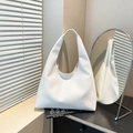 Bolso hobo blanco de cuero sintético trenzado con patrón Intrecciato y correa ancha - Blanco