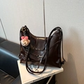 Borsa tote in pelle verniciata marrone scuro lucida con fibbia argento e portachiavi - Senza Ciondolo / Marrone