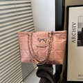 Borsa tote in pelle trapuntata rosa con fibbia a fiocco argento e tracolla a catena - Rosa