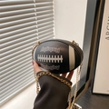 Sac à bandoulière créatif en forme de rugby noir avec coutures et chaîne dorée - Noir