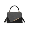 Elegante bolso de mano negro con textura de diamante y detalles metálicos dorados - Negro
