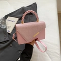 Chique lichtroze kleine vierkante handtas met gevlochten handvat en gouden trim - Roze