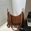 Bolso hobo bohemio de ante sintético marrón oscuro con flecos largos y correa de hombro - Marrón