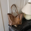 Bolso tote marrón de cuero PU vintage con elegante borla de cuentas en banco de cuero - Bolso Individual / Marrón