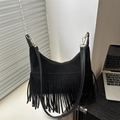 Bolso hobo negro de ante sintético con flecos largos y herrajes dorados - Negro
