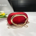 Elegante rote Satin-Clutch mit großem goldenem Hufeisengriff und Metallkette - Rot
