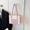 Roze en witte contrasterende tote bag met ruitpatroon en lange schouderbanden - Roze