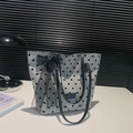 Cabas en toile grise à pois avec grand nœud en dentelle noire et bandoulières fines - Pois / Gris clair