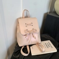 Mini-Rucksack aus hellrosa PU-Leder mit dekorativer Schleife und verstellbaren Gurten - Groß / Rosa