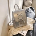 Mini-Rucksack in Silber aus PU-Leder mit Schleifen und Bandverzierung für Damen - Groß / Silber