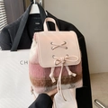 Mini-Rucksack aus rosa-weißem Karo-Plüsch mit Lederklappe und Schleifendetail - Groß / Rosa Kariert