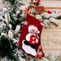 Calcetín navideño de yute rojo con muñeco de nieve 3D colgado en rama nevada - Muñeco de Nieve (SDW033)