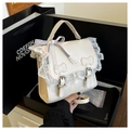 Elegante borsa beige a tracolla con bordo in pizzo e fiocco in scatola regalo - bianco con ciondolo