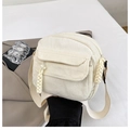 Bolso bandolera de pana blanco crema con cordón trenzado y detalle de correa de lona - Blanco