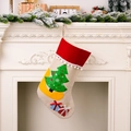 Weihnachtssocke aus Leinen mit rotem Samtmanschette und festlicher Stickerei-Dekor - Weihnachtsbaum