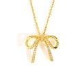 Détail d'un collier pendentif nœud doré serti de zircons brillants sur chaîne fine - Style Nœud Pavé Doré (TYGN0217)