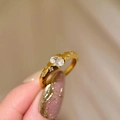Vintage Goldring mit ovalem Moissanit und funkelnden Sternenstaub-Diamanten - Einstellbar Offen / Goldener Sternenschliff Ring / Gold