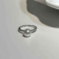 Makroaufnahme: S925 Sterlingsilber Ring mit großer weißer Perle und Zirkonia-Besatz - Pave Zirkonia Weiße Perle (8mm)