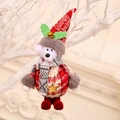 Orso di peluche natalizio con cappello a quadri rossi e stella dorata su rami bianchi - Stile Orso