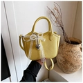 Sac à main chic en cuir jaune avec nœud en dentelle blanche et perles - Avec Pendentif / Jaune