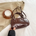 Borsa a bauletto rétro in pelle PU lucida marrone scuro con tracolla regolabile - Marrone
