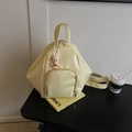 Hellgelber geometrischer Rucksack mit Glanz-Finish und süßem Astronauten-Anhänger - Einheitsgröße / Gelb