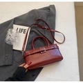 Bolso de mano burdeos chic en piel sintética brillante con correa ajustable suave - Sin colgante / Rojo
