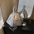 Silberner Metallic-Rucksack mit geometrischem Design und niedlichem Hasen-Anhänger - Einheitsgröße / Silber