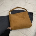 Minimalistische vintage grote hobo schoudertas in bruine matte suède afwerking - Bruin