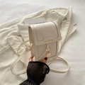 Mini borsa a tracolla bianco crema con ciondolo dorato e logo Tidal Dryness - Con Ciondolo / Bianco