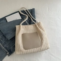 Sac cabas en maille crème avec poche en cuir kaki et anses en corde sur denim - Blanc Cassé