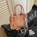 Chic pink lychee texture bucket bag with knot handle and adjustable crossbody strap - 20x16x9cm / Pink