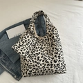 Modernes Taschen-Set mit schwarz-weißem Leopardenmuster und kleinem Zubehörbeutel - Weiß