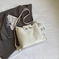 Vintage Rucksack in Off-White aus Leder mit Schleife und weichem Wolkenanhänger - Mit Anhänger / Gebrochenes Weiß