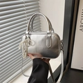 Sac bowling argenté avec pendentif nœud en perles et bandoulière réglable - Argenté