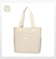 Sac cabas beige en nylon montrant la poche zippée devant et les poches latérales - Beige